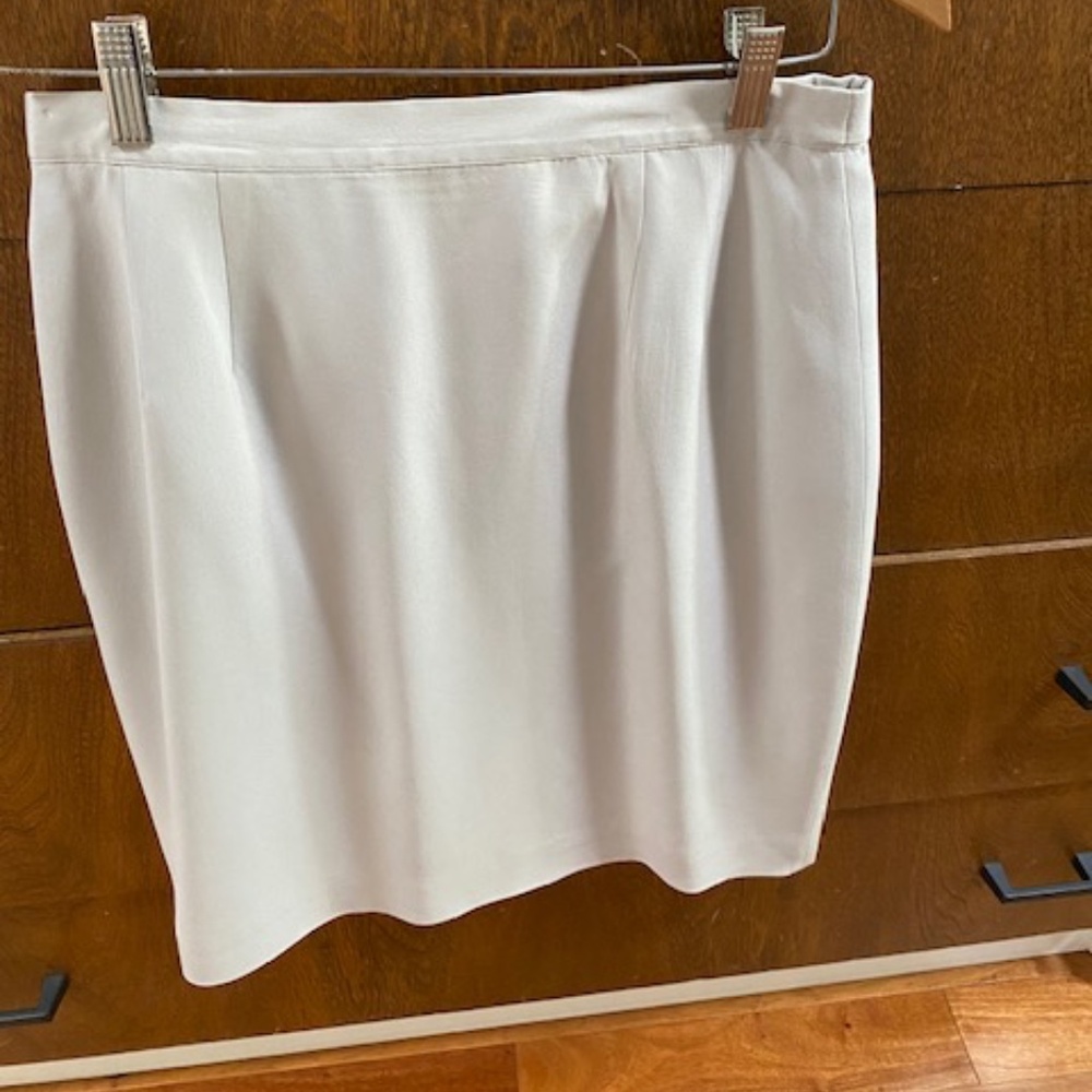 Talbots 100% Fully lined silk skirt 6 petite Pearl Grey* - Like New